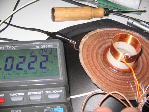 Zátěžový statický test teplotní odolnosti 4 Ohm cívky na sklotextilu (glassfiber)