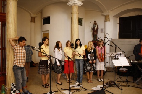 Kostel v Lomnici nad Popelkou (zleva RODE M1, Studioprojects B1, 2x Audio-Technica AT3035, 2x AKG C1000S, klarinet dole Shure PG81)